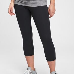 Maternity GapFit Blackout Under Belly Leggings 🚭